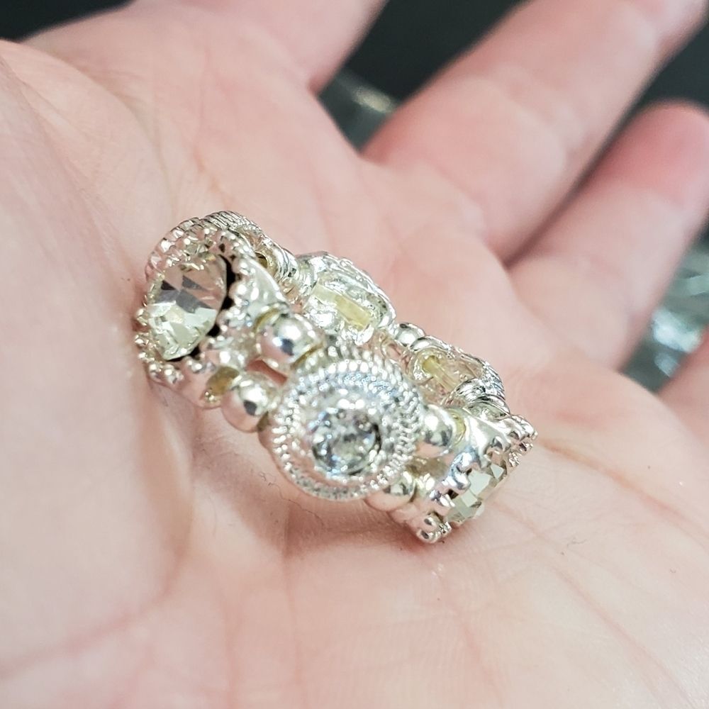 Silver tone rhinestone stretch ring - Picture 2 of 7